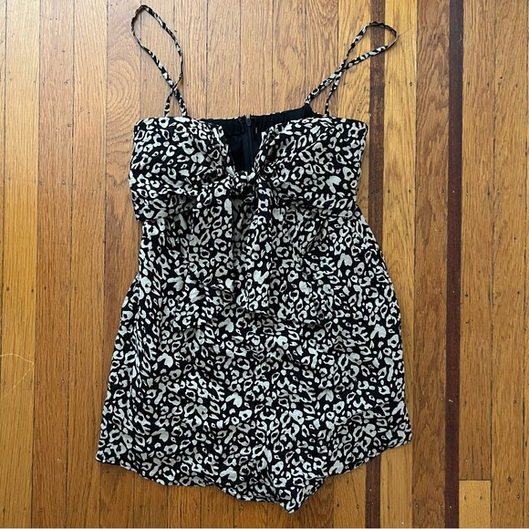 misou Pants - Miou Muse leopard animal print jumpsuit romper M medium EUC